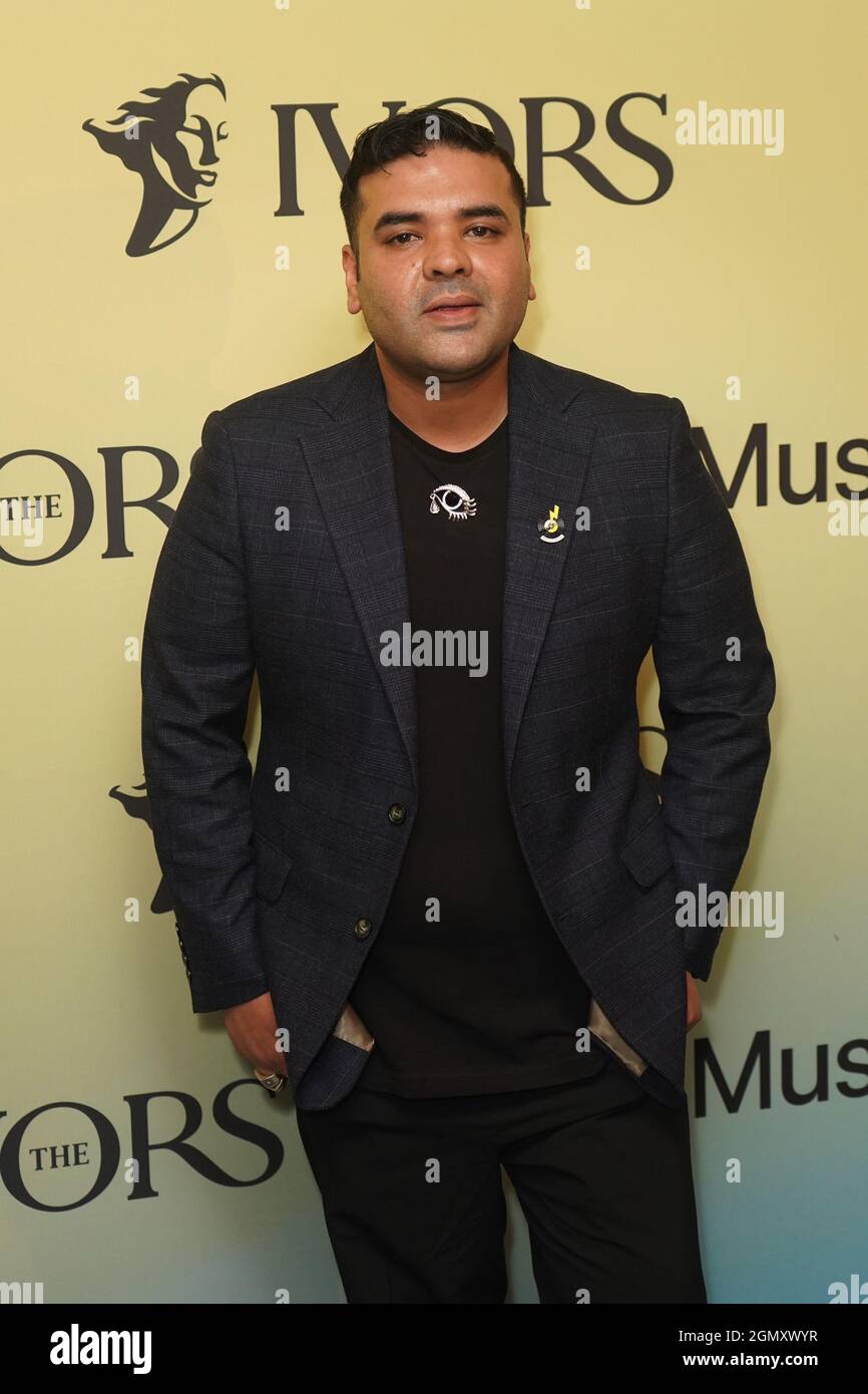 DJ britannico, produttore di dischi Shahid Khan, meglio conosciuto con il suo nome di scena Naughty Boy, durante l'annuale Ivor Novello Songwriting Awards alla Grosvenor House di Londra. Data foto: Martedì 21 settembre 2021. Foto Stock