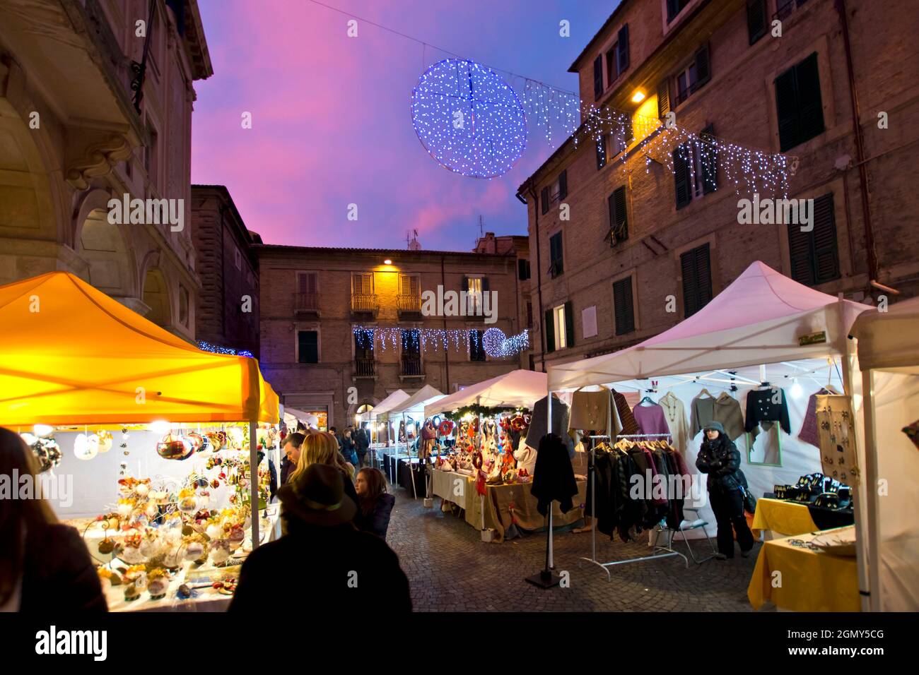 Mercatino di Natale, luci, Macerata, Marche, Italia, Europa Foto Stock