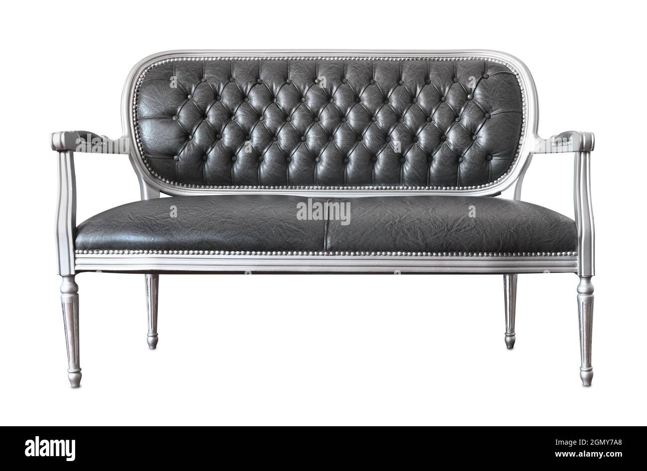 Vista frontale di un antico divano in pelle isolato su bianco Foto Stock