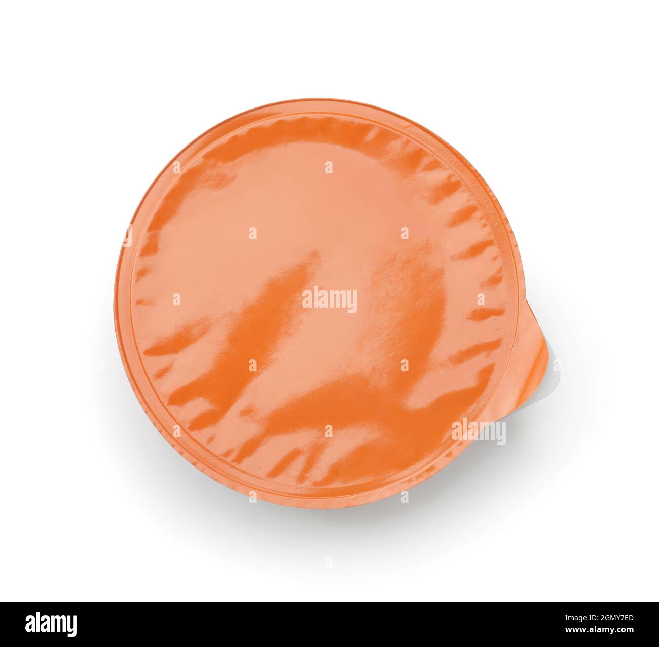 Vista dall'alto della tazza per salsa monouso in plastica con copertura in lamina arancione bianca isolata su bianco Foto Stock