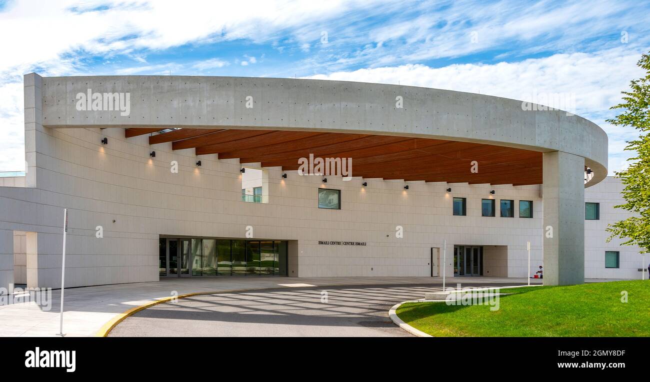 Architettura esterna nel Ismaili Centre nel distretto di North York a Toronto, Canada. Il centro culturale è un luogo famoso e un'attrazione turistica Foto Stock