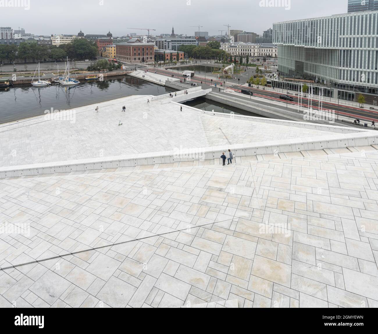 Oslo, Norvegia. Settembre 2021. Vista panoramica del Teatro dell'Opera di Oslo nel centro della città Foto Stock