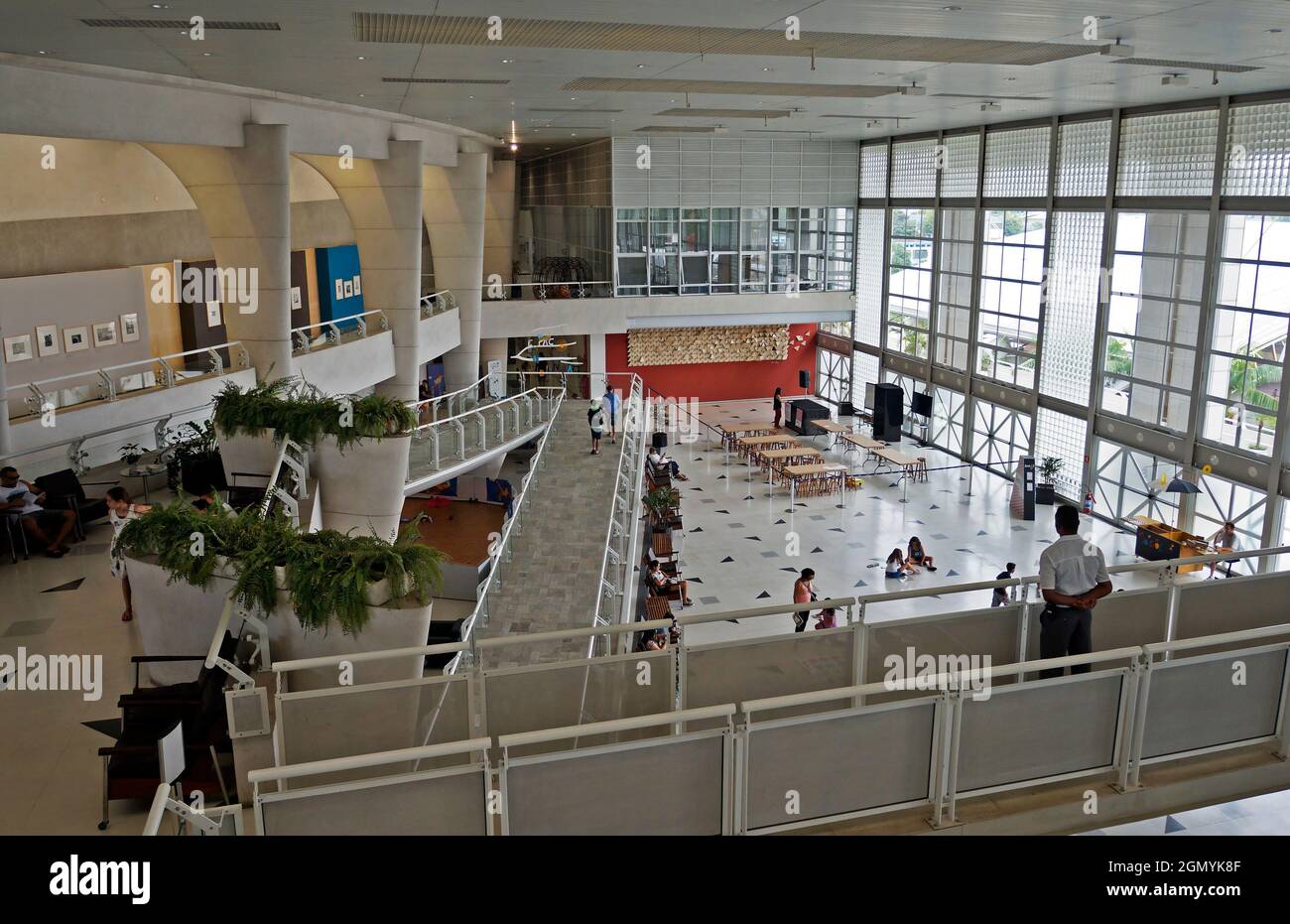 SANTO ANDRE, SAN PAOLO, BRASILE - 11 MARZO 2017: Persone nel centro culturale Sesc Santo Andre Foto Stock