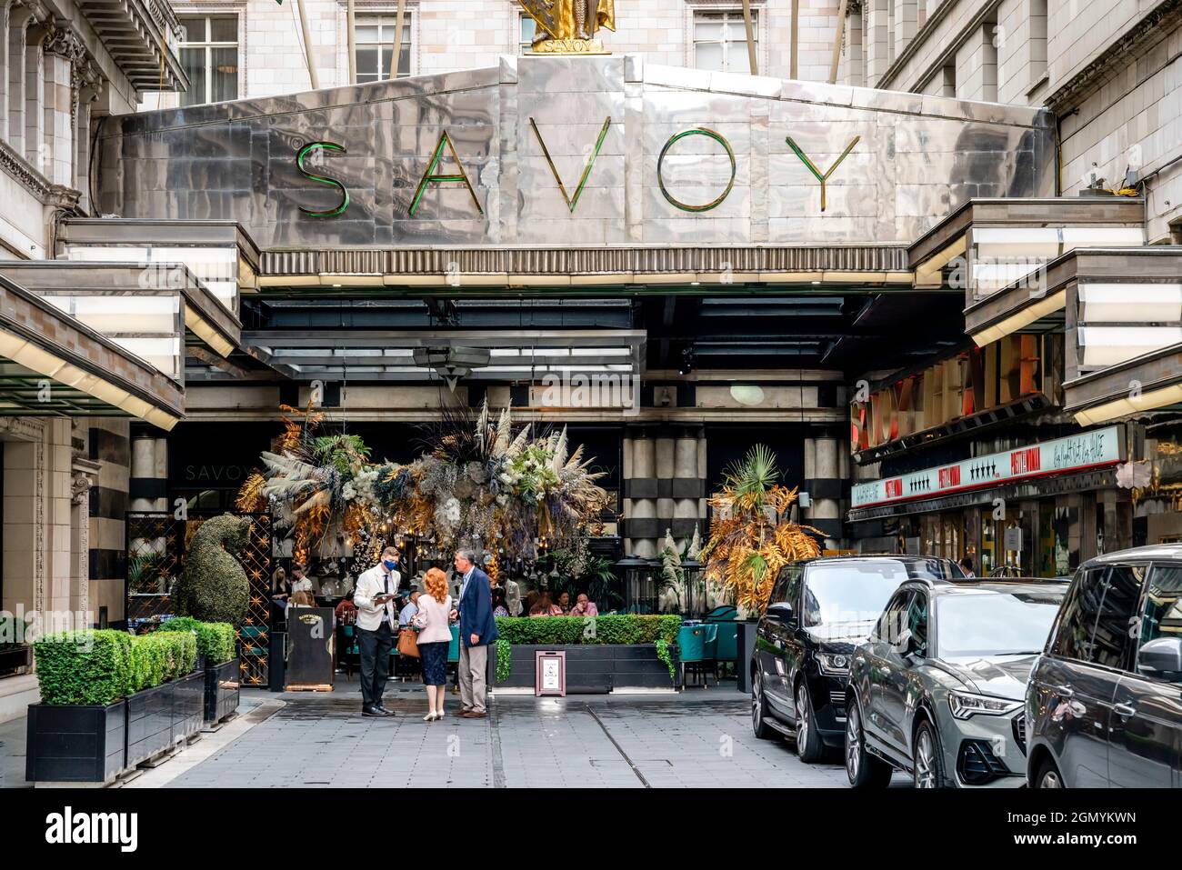 The Savoy Hotel Entrand, The Strand, Londra, Regno Unito. Foto Stock