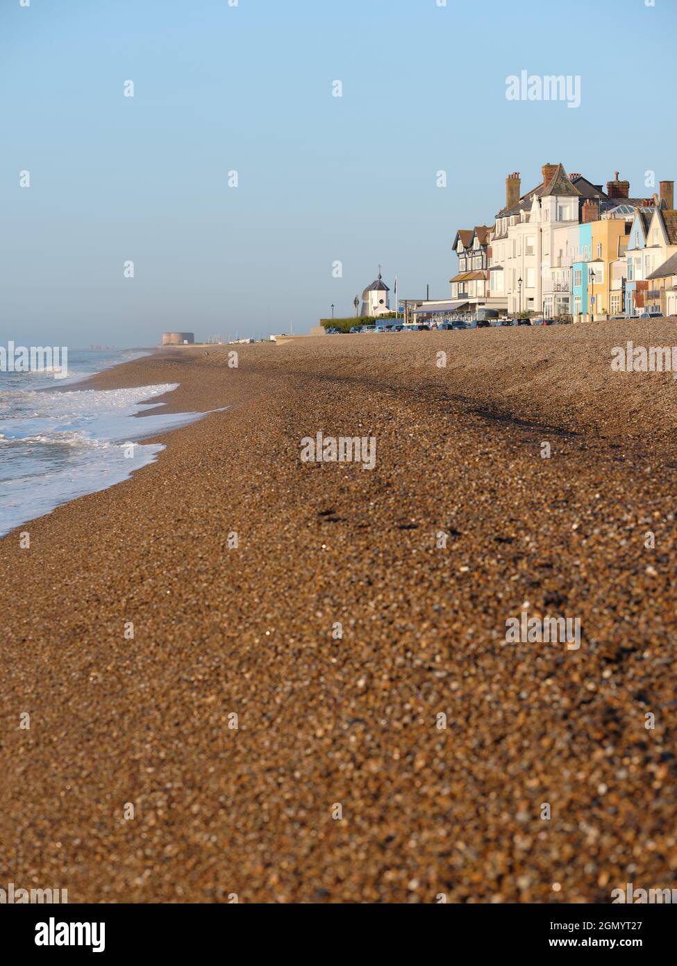 Aldeburgh spiaggia in estate sulla costa di Suffolk a Aldeburgh Suffolk Inghilterra Regno Unito Foto Stock