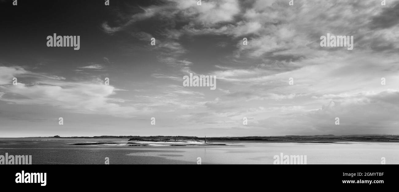 Linea costiera al largo di Holy Island, Northumberland, Inghilterra. Foto Stock
