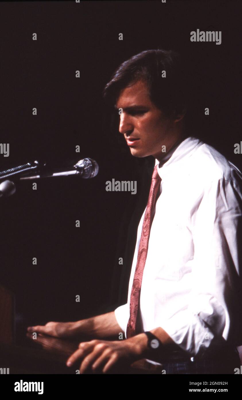 Austin Texas USA, circa 1985: Il co-fondatore di Apple STEVEN JOBS parla all'Unione studentesca dell'Università del Texas. ©Bob Daemmrich Foto Stock