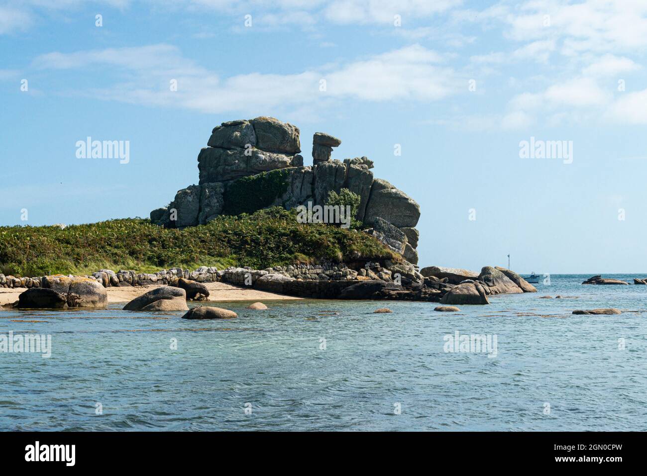 Caricato Camel Rock a Porth Hellick, St Mary's, Isole di Scilly Foto Stock