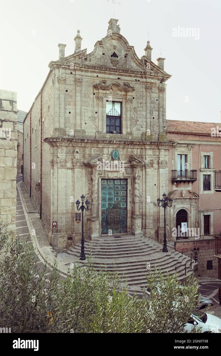 Architettura in pietra in Sicilia Chiesa barocca del centro storico a Mussomeli Città Vecchia (Caltanissetta) Foto Stock