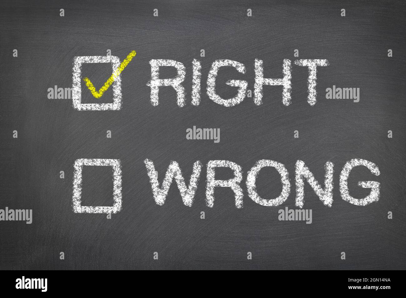 Diagramma su scritto su una lavagna per contrassegnare correttamente e in modo errato qualsiasi problema. Foto Stock
