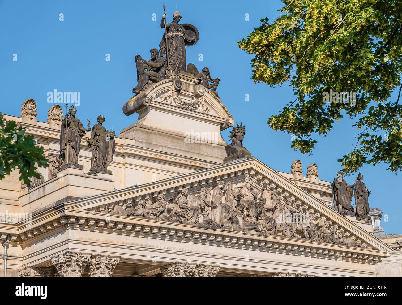 Edificio dell'Accademia di Belle Arti alla Bruehlsche Terrasse di Dresda, Sassonia, Germania Foto Stock