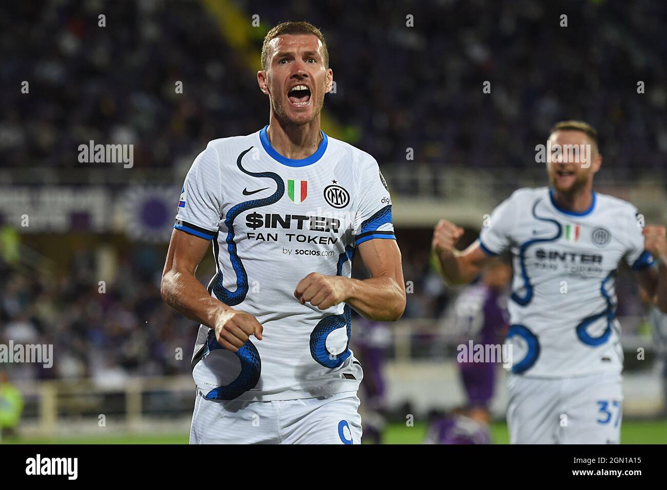Stadio Artemio Franchi, Firenze, Italia. 21 settembre 2021. Italian Series A football, AC Fiorentina versus FC Inter; Edin Dzeko di Inter festeggia dopo il suo gol per 1-2 in minute 55 Credit: Action Plus Sports/Alamy Live News Foto Stock
