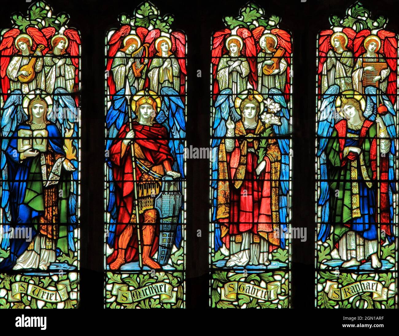 Quattro Arcangeli, san Uriel, san Michele, San Gabriele, San Raffaello, St vetrate, arcangelo, santi, finestra ovest, chiesa di Blakeney, Norfolk, Foto Stock