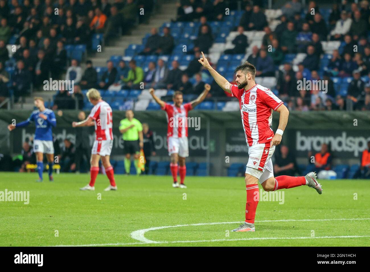 Lyngby, Danimarca. 21 settembre 2021. Milano Makaric (9) di Aalborg Boldklub segna per il 0-2 durante la partita della Danish Sydbank Cup tra Lyngby Boldklub e Aalborg Boldklub allo stadio Lyngby di Lyngby. (Photo Credit: Gonzales Photo/Alamy Live News Foto Stock