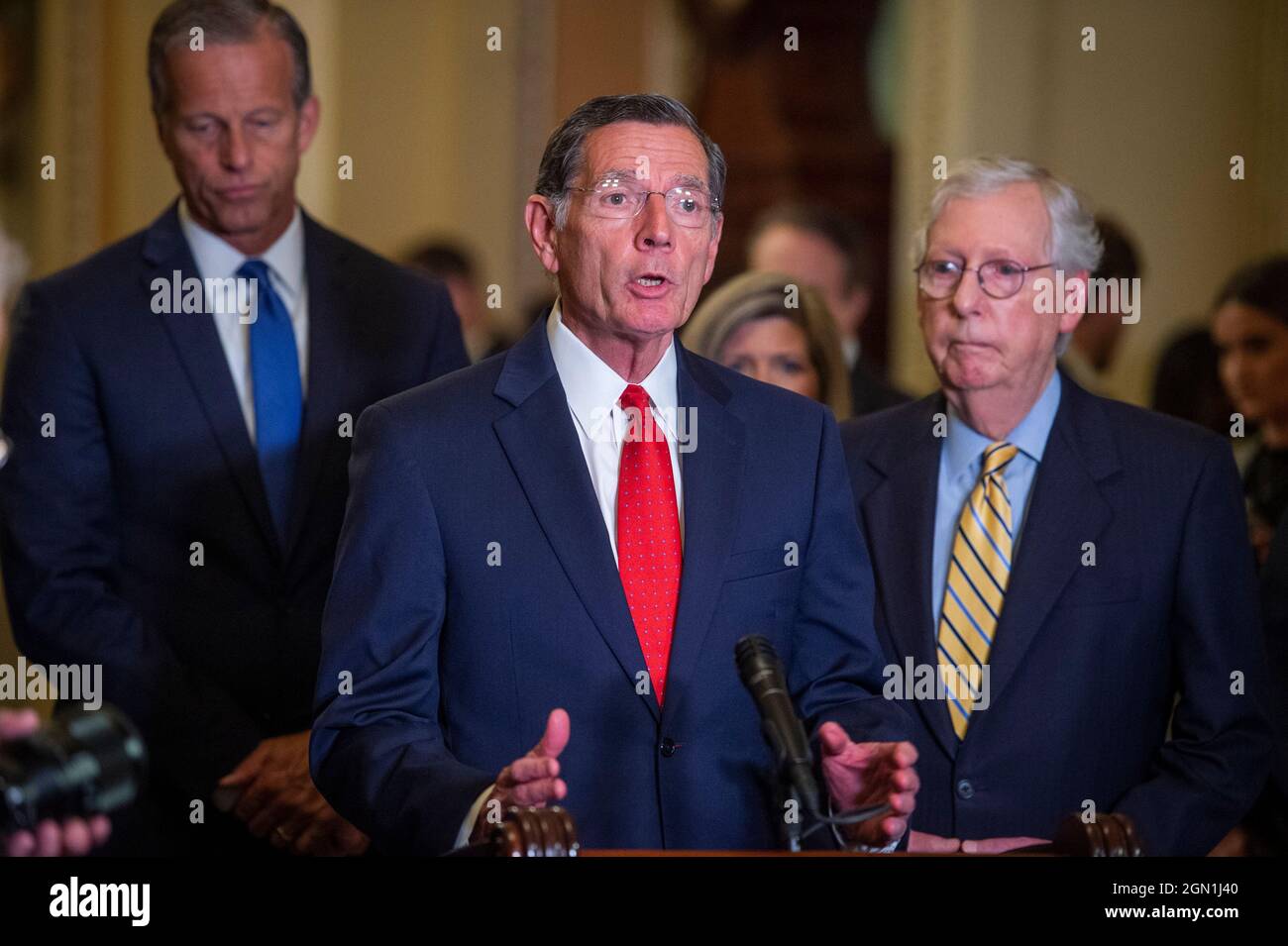 Il senatore degli Stati Uniti John Barrasso (repubblicano del Wyoming) offre osservazioni in occasione di una conferenza stampa a seguito del pranzo della politica del Senato Republicanâs al Campidoglio degli Stati Uniti a Washington, DC, martedì 21 settembre 2021. Credito: Rod Lammey/CNP Foto Stock