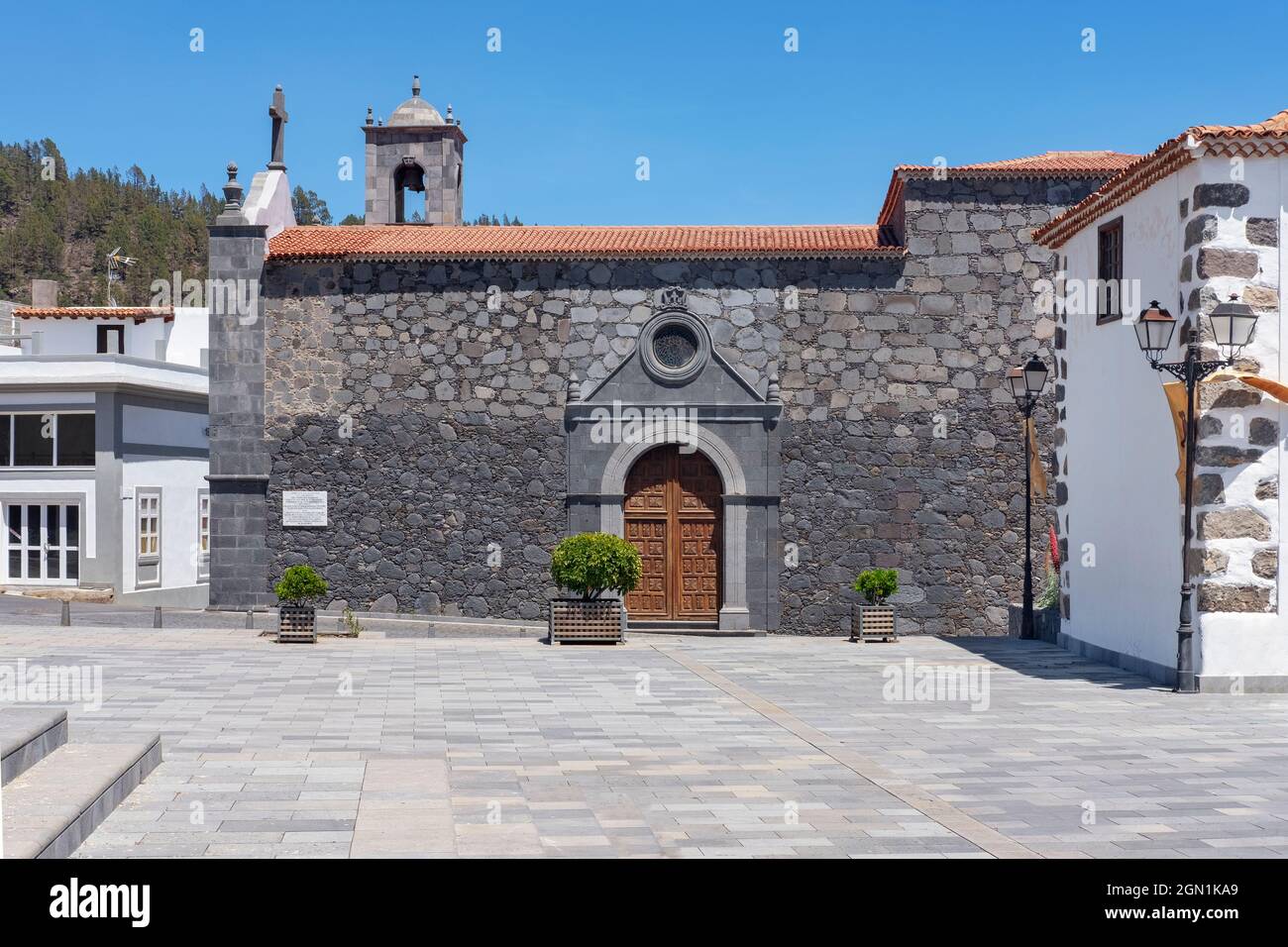 Viste laterali della chiesa conosciuta come Santuario del Santo Hermano Pedro situato a Vilaflor e dedicata al primo santo delle Isole Canarie Foto Stock