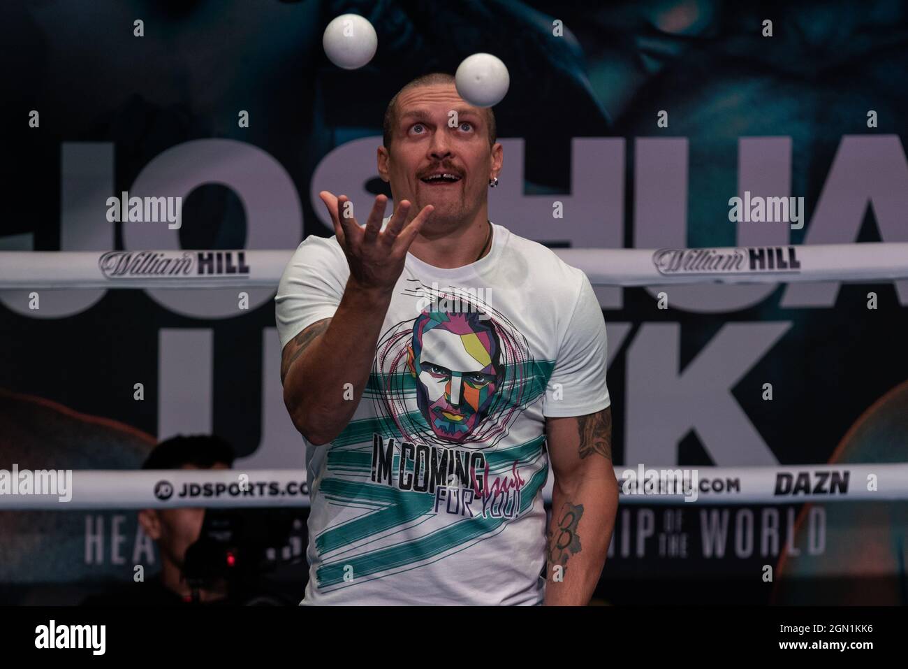 Londra, Regno Unito. 21 settembre 2021. Il campione ucraino di pugilato Oleksandr Usyk si dischiude sul ring nella sede del 02 prima della lotta di sabato contro il campione britannico di pesi massimi Anthony Joshua che si terrà al Tottenham Hotspur Stadium. Credit: Guy Corbishley/Alamy Live News Foto Stock
