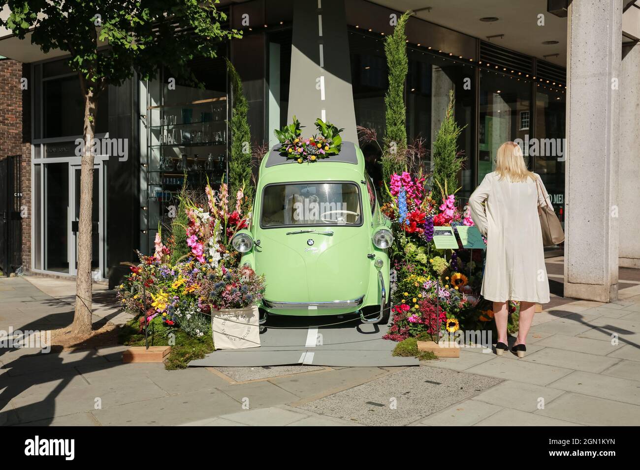 Londra, Regno Unito. 21 Sep 2021. Chelsea in Bloom 2021 ‘viaggi straordinari’. Installazione di fiori David Mellor su Sloane Square. Credito: Waldemar Sikora Foto Stock