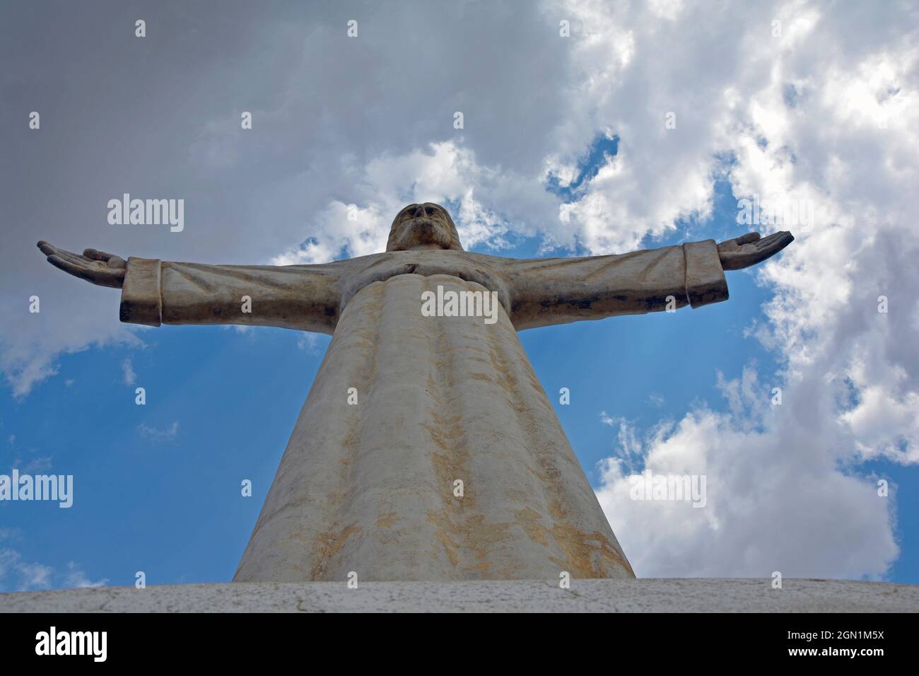 Angola; Provincia di Huila; Lubango; punto di osservazione in periferia con la statua monumentale di Cristo Rei; preso in estrema soffit Foto Stock
