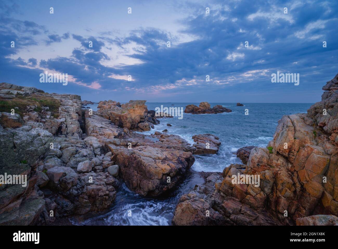 Mattina umore sulla costa bretone, Bretagna, Francia, Europa Foto Stock