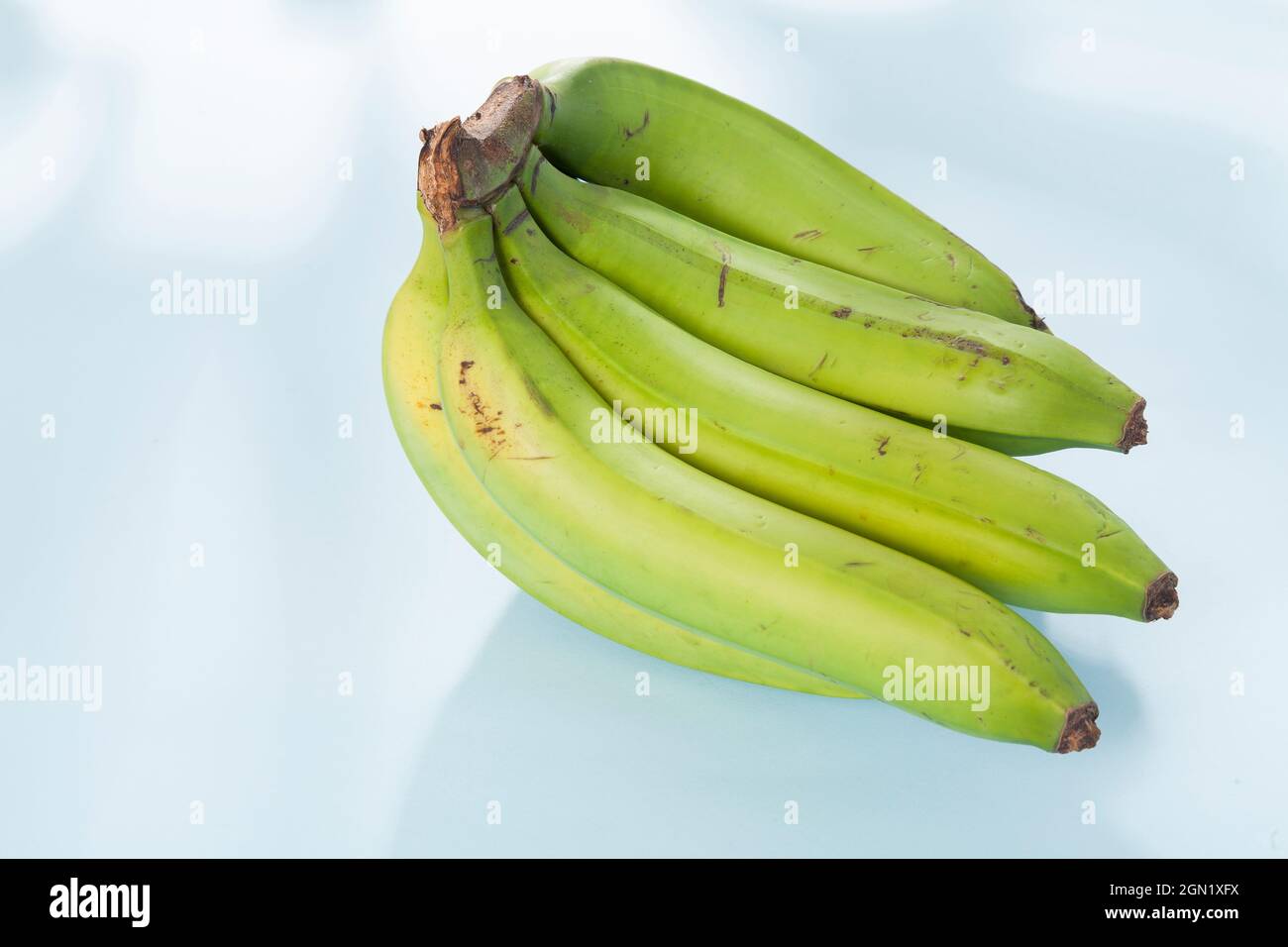 Banana verde biologico Delicious Tropical Fruit - Musa Paradiso Foto Stock
