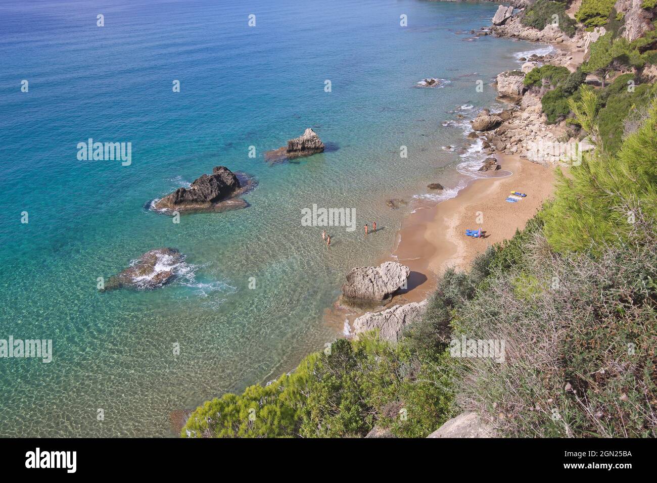 La spiaggia di Mirtiotissa, situata sulla costa occidentale sotto la città di Pelekas, è considerata una delle spiagge più belle dell'isola di Corfù, Ionish Foto Stock
