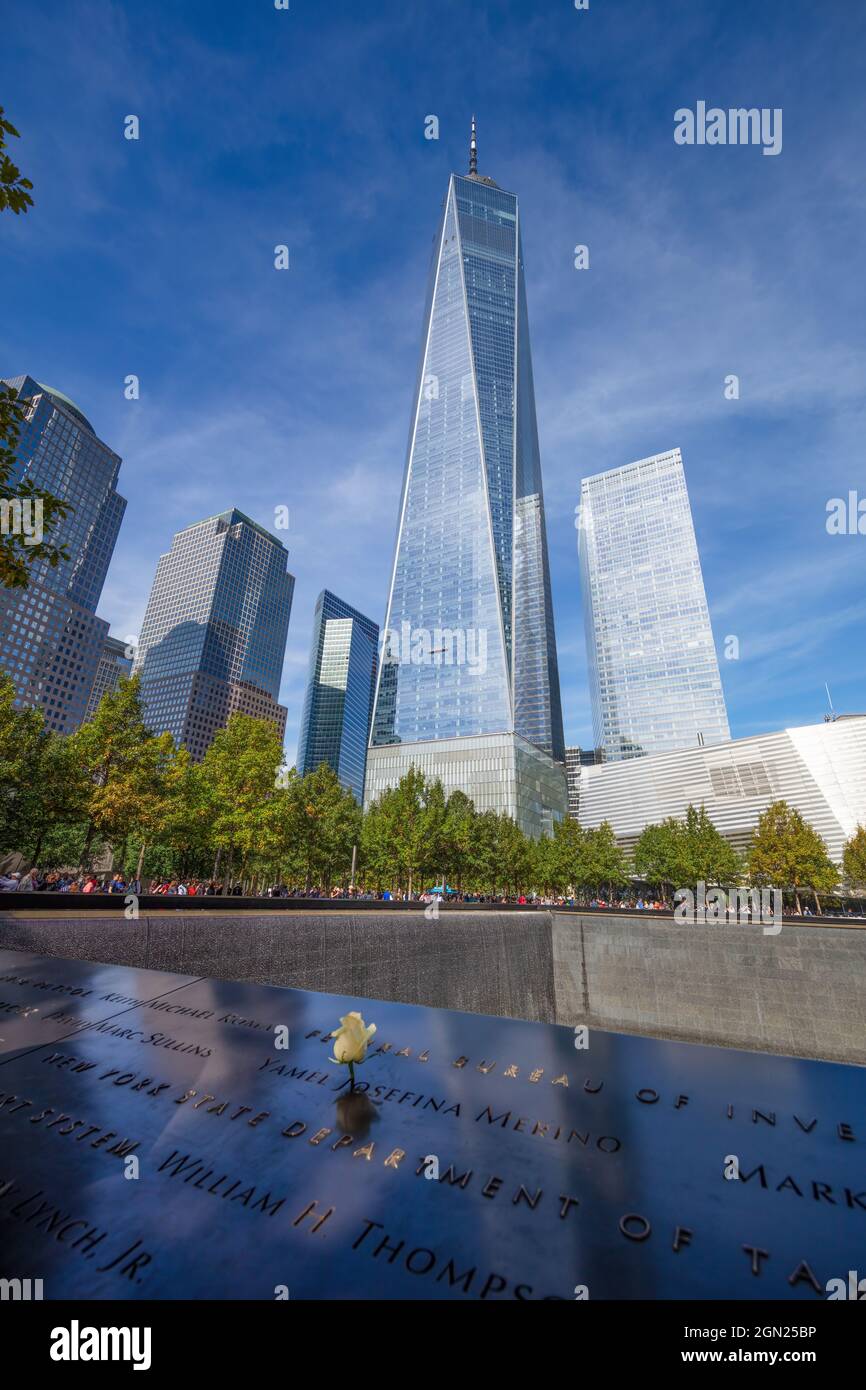 WTC 9/11 Memorial Plaza, One World Trade Center, la parte inferiore di Manhattan, New York City Foto Stock