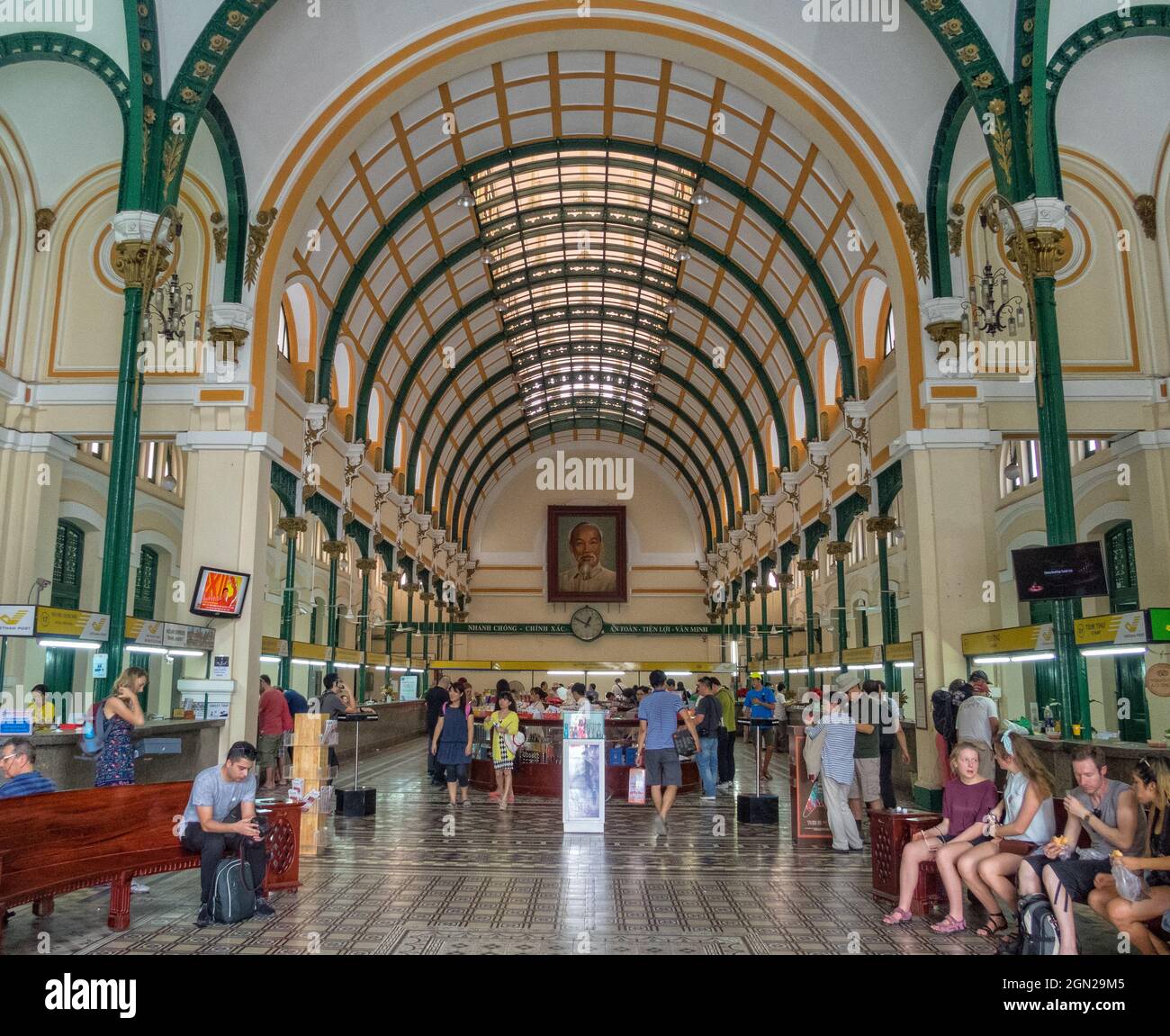 L'ufficio postale centrale di Saigon è un esempio di architettura coloniale francese - ho Chi Minh City, Vietnam Foto Stock