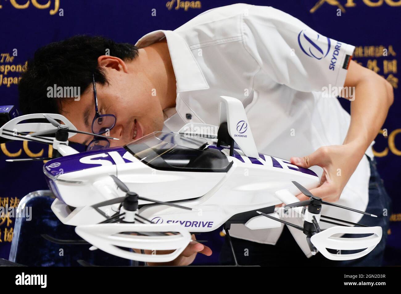 Tokyo, Giappone. 22 settembre 2021. Tomohiro Fukuzawa CEO dello SkyDrive partecipa a una conferenza stampa presso il Foreign Corinterpelled' Club of Japan. Il CEO Fukuzawa ha fissato l'obiettivo di lanciare le sue auto volanti per il trasporto di esseri umani nel 2025. (Credit Image: © Rodrigo Reyes Marin/ZUMA Press Wire) Foto Stock