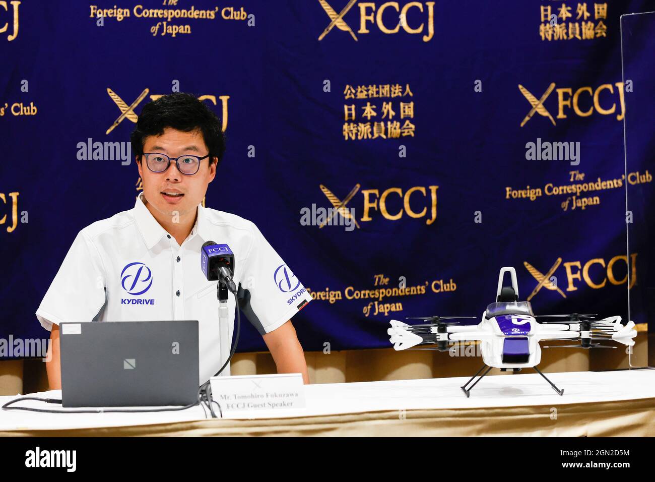 Tokyo, Giappone. 22 settembre 2021. Tomohiro Fukuzawa CEO di SkyDrive parla durante una conferenza stampa al Foreign Corinterpelled' Club of Japan. Il CEO Fukuzawa ha fissato l'obiettivo di lanciare le sue auto volanti per il trasporto di esseri umani nel 2025. (Credit Image: © Rodrigo Reyes Marin/ZUMA Press Wire) Foto Stock