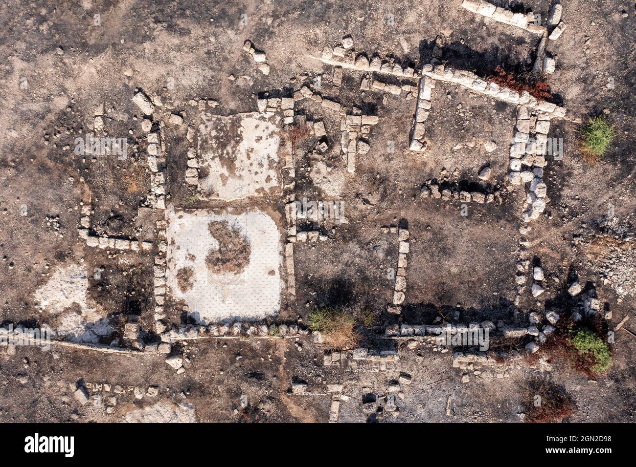Tel Shikmona sito archeologico antiche rovine, vista aerea. Foto Stock