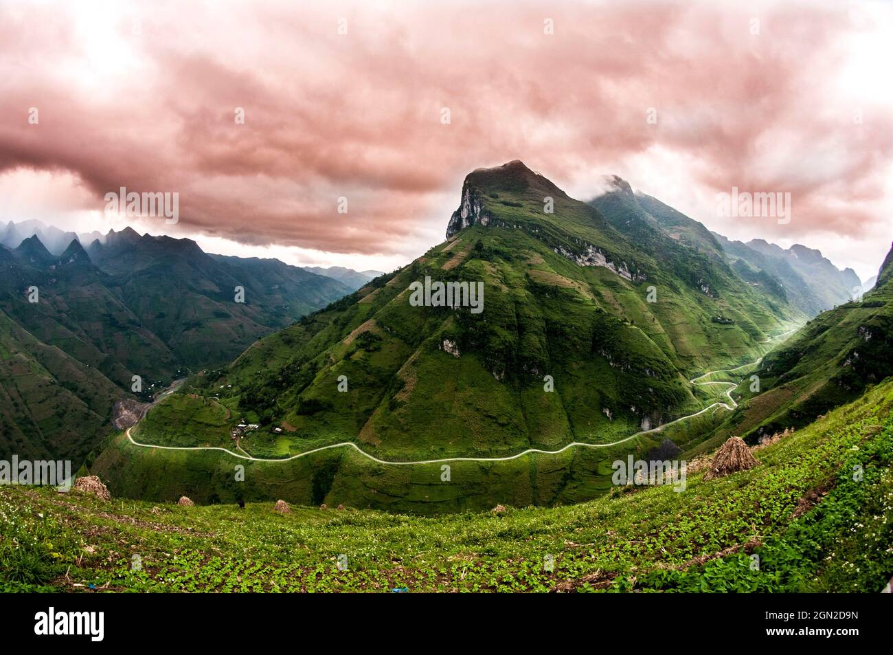 Passo di montagna ma Pi Leng nella provincia di ha giang nel nord del Vietnam Foto Stock