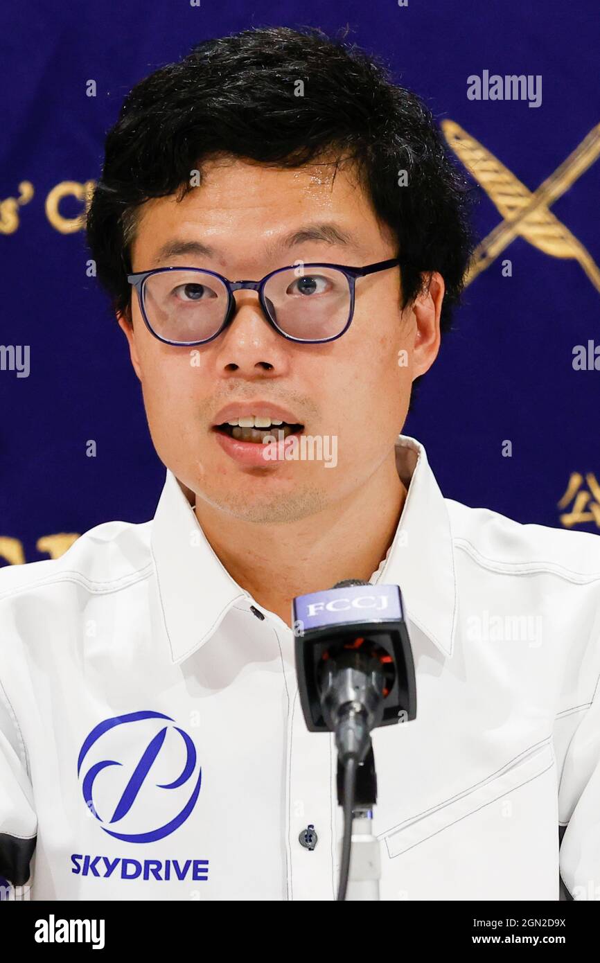 Tokyo, Giappone. 22 settembre 2021. Tomohiro Fukuzawa CEO di SkyDrive parla durante una conferenza stampa al Foreign Corinterpelled' Club of Japan. Il CEO Fukuzawa ha fissato l'obiettivo di lanciare le sue auto volanti per il trasporto di esseri umani nel 2025. (Credit Image: © Rodrigo Reyes Marin/ZUMA Press Wire) Foto Stock