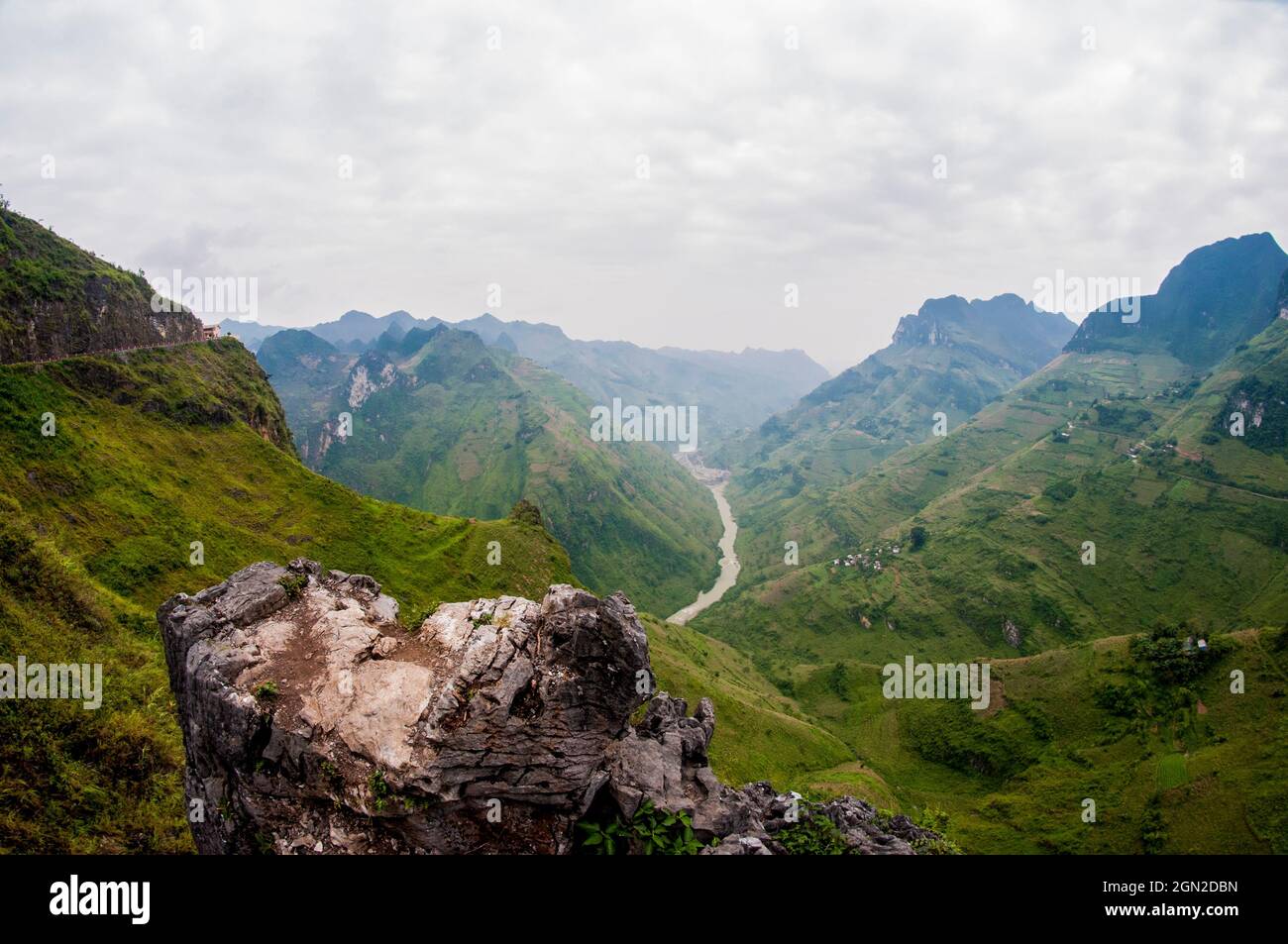 Passo di montagna ma Pi Leng nella provincia di ha giang nel nord del Vietnam Foto Stock