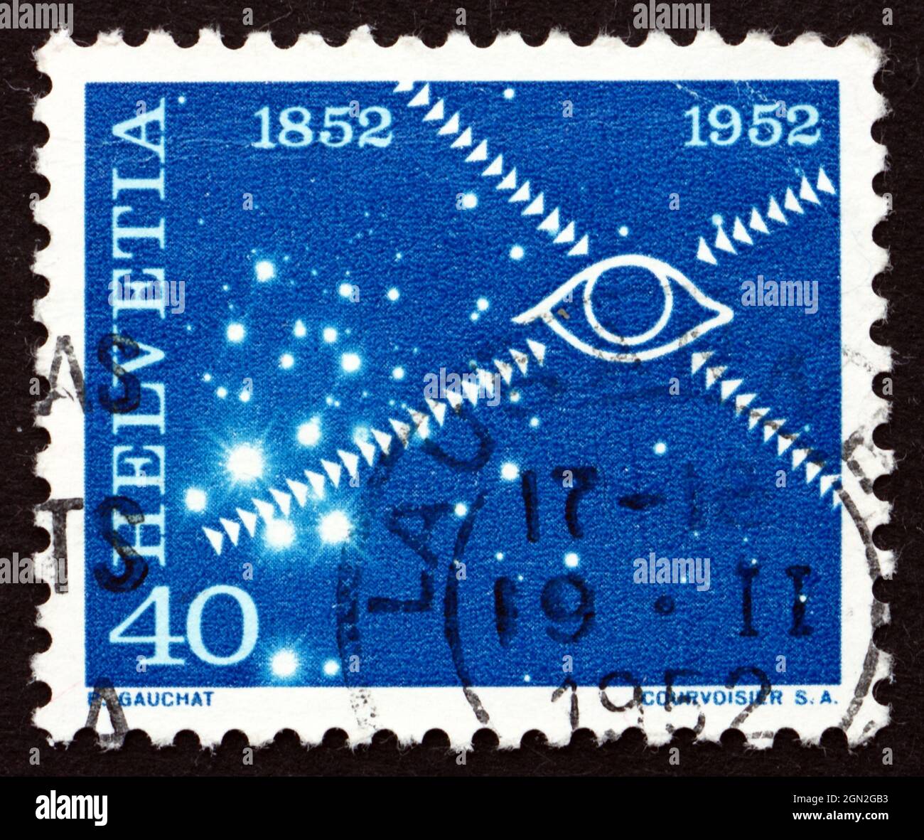 SVIZZERA - CIRCA 1952: Un francobollo stampato in Svizzera mostra il simbolo della televisione, un secolo di telecomunicazioni, circa 1952 Foto Stock