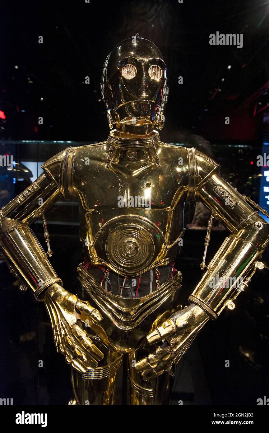Personaggio C-3PO di Star Wars in mostra all'Academy Museum of Motion Pictures di Los Angeles, California Foto Stock