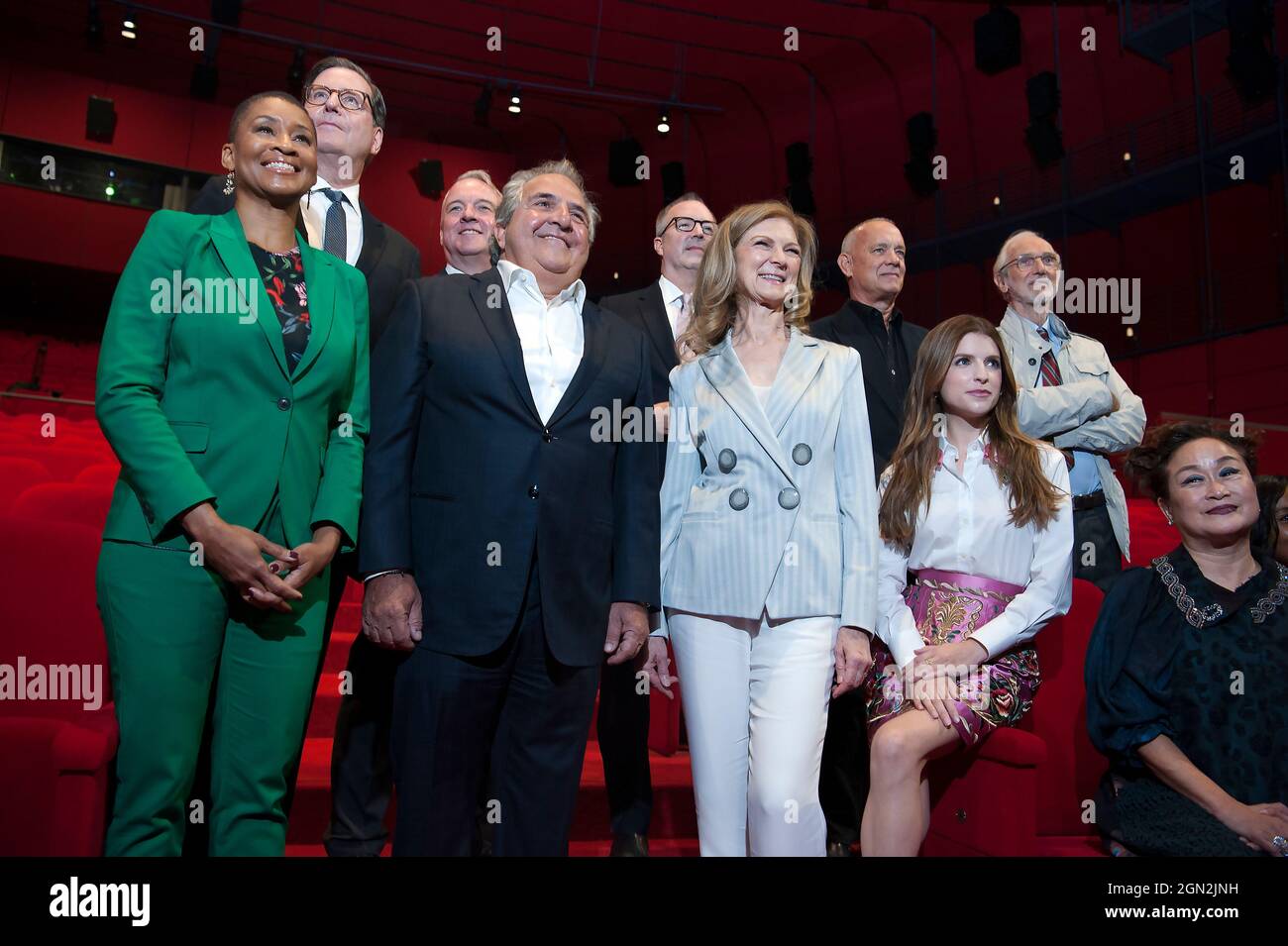 Girata di gruppo all'inaugurazione della stampa per l'Academy Museum of Motion Pictures, Los Angeles, California Foto Stock