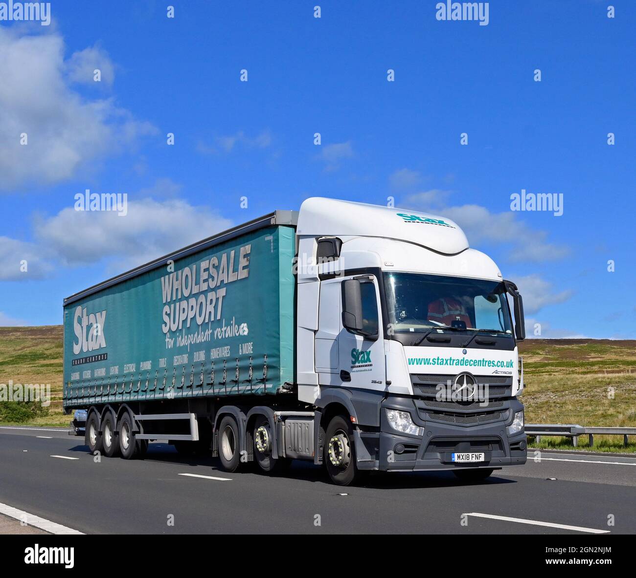 HGV. Centri commerciali Stax. Autostrada M6, direzione sud. Shap, Cumbria, Inghilterra, Regno Unito, Europa. Foto Stock