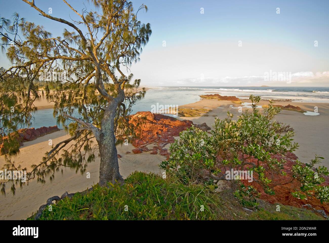 Paesaggio costiero al crepuscolo, Red Rock, Solitary Islands Marine Park, New South Wales, Australia Foto Stock