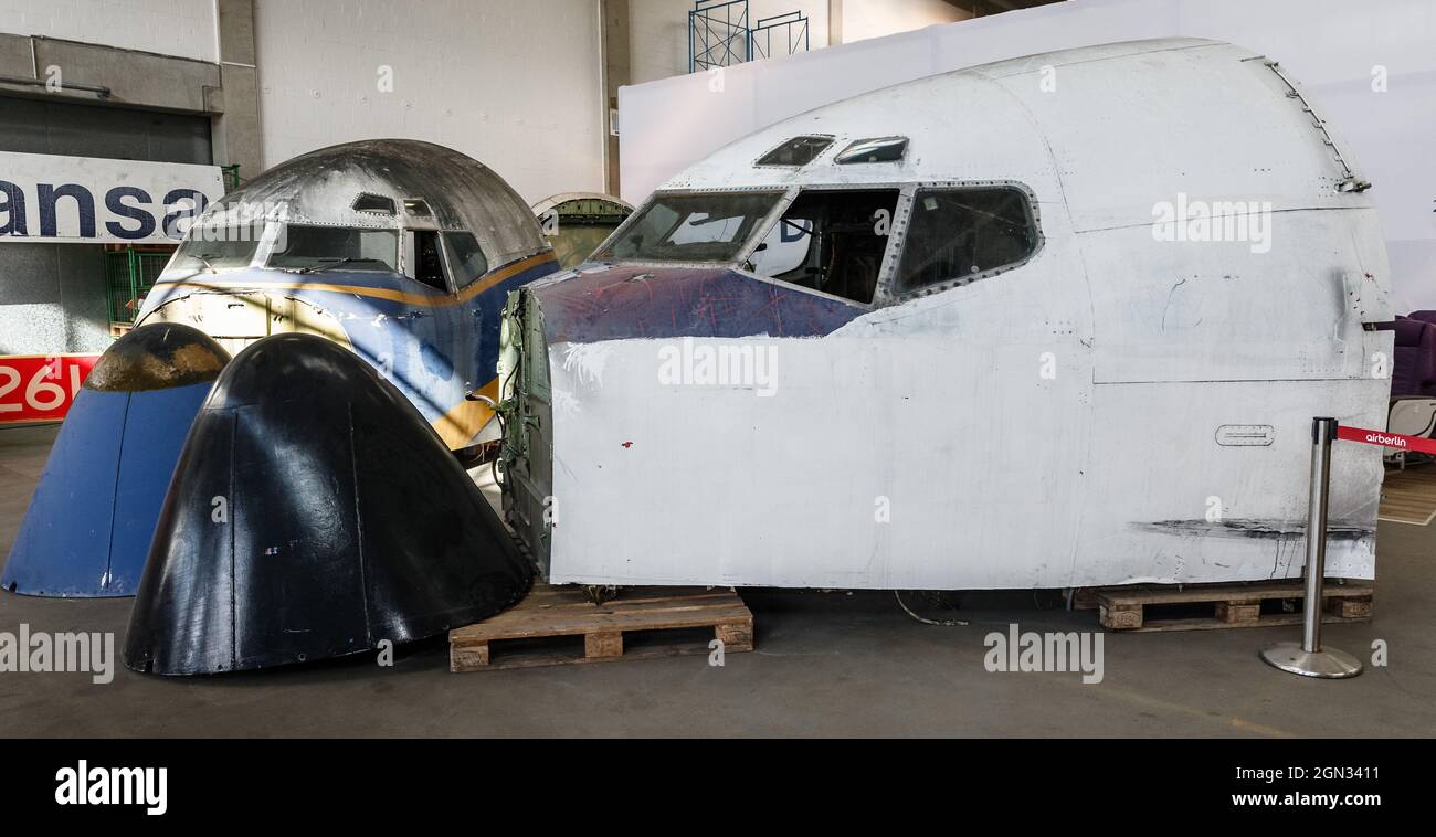 Amburgo, Germania. 22 settembre 2021. Gli scarafaggi di due Boeing 707 si trovano in un magazzino. I componenti e gli articoli del collettore da questi due velivoli saranno venduti ad un'asta in linea a partire da settembre 24. Credit: Markus Scholz/dpa/Alamy Live News Foto Stock