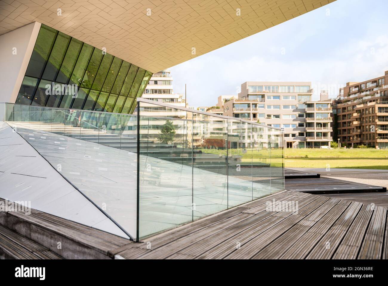 Edificio moderno del museo nazionale Eye Film Institute Netherlands situato nel quartiere Overhoeks di Amsterdam Foto Stock