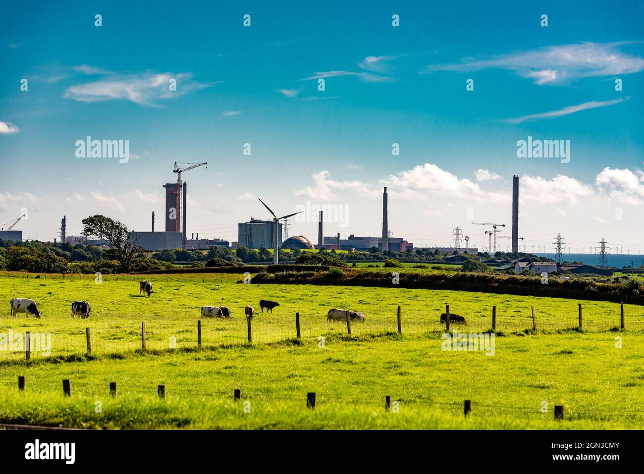 Sito di ritrattamento e smantellamento nucleare di Sellafield, vicino al villaggio di Seascale, sulla costa del Mare d'Irlanda, in Cumbria, Regno Unito Foto Stock