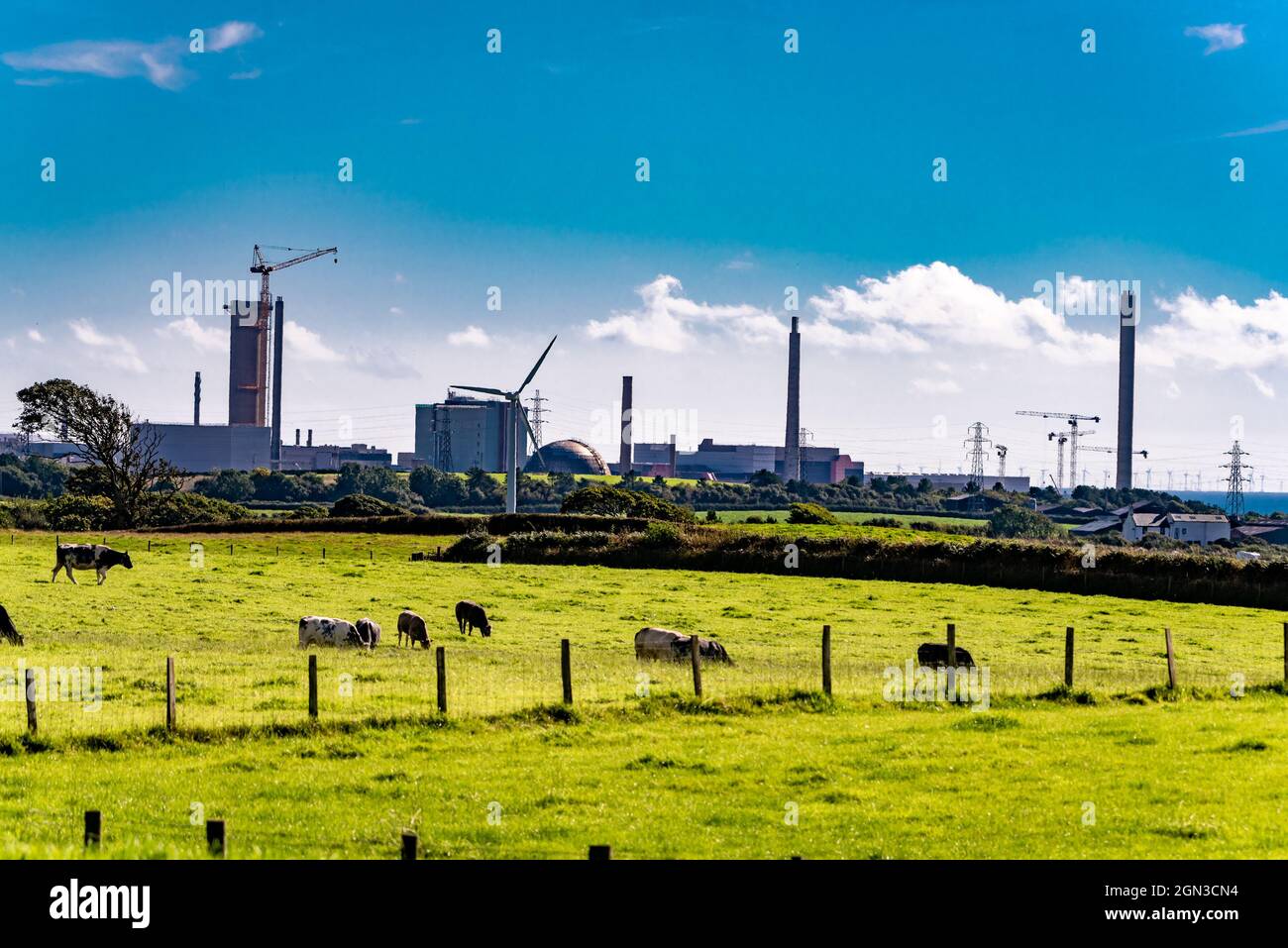 Sito di ritrattamento e smantellamento nucleare di Sellafield, vicino al villaggio di Seascale, sulla costa del Mare d'Irlanda, in Cumbria, Regno Unito Foto Stock