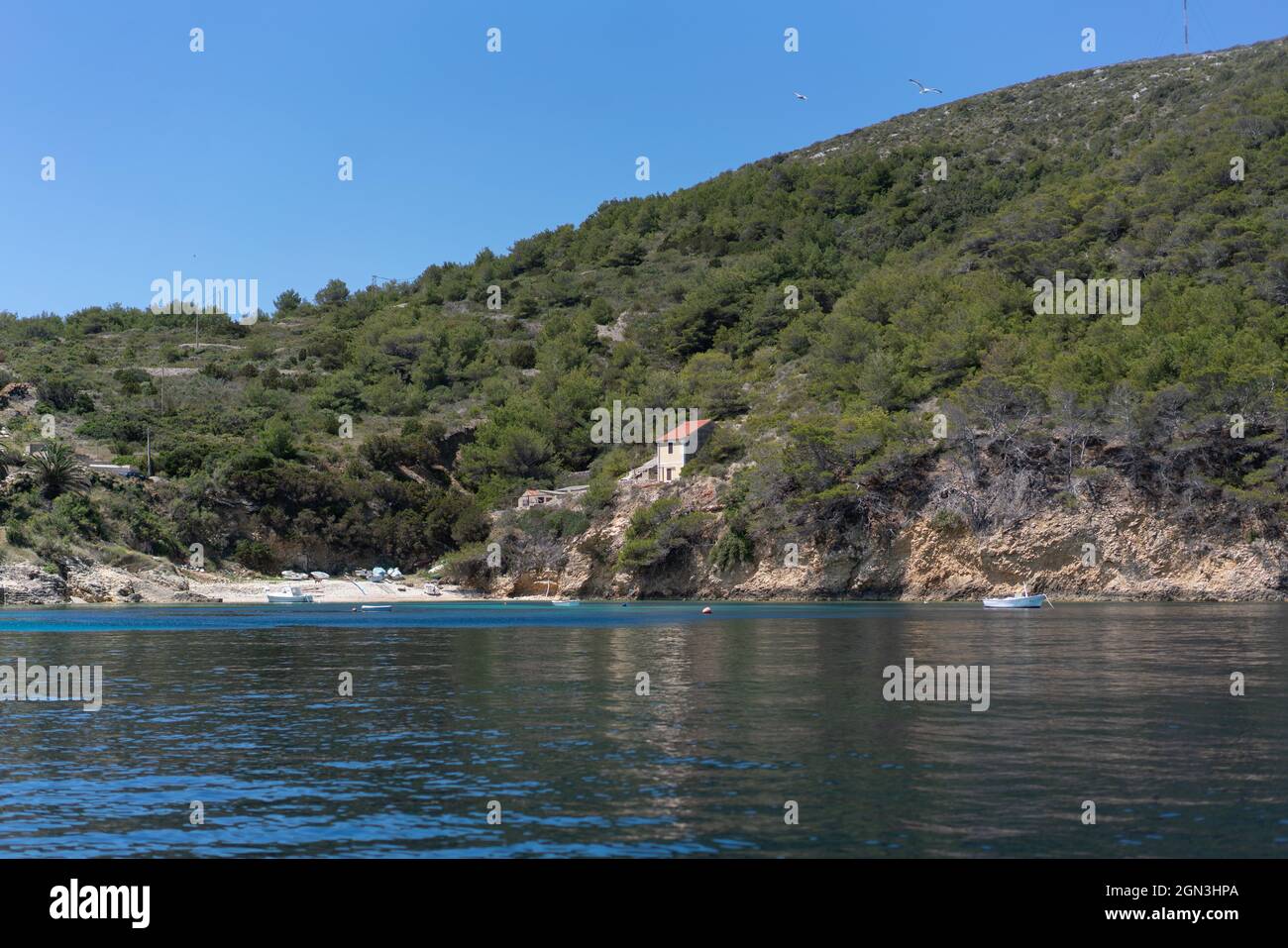 Splendido paesaggio del lago della Grotta Azzurra in Croazia Foto Stock