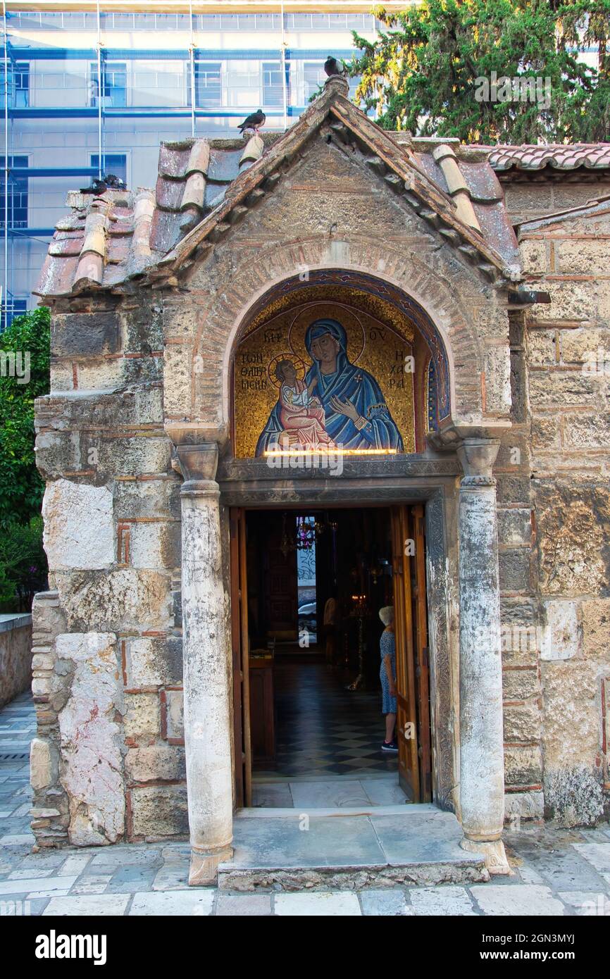 Kapnikarea o Chiesa di Panagia Kapnikarea è una piccola chiesa bizantina nel centro di Atene. Foto Stock