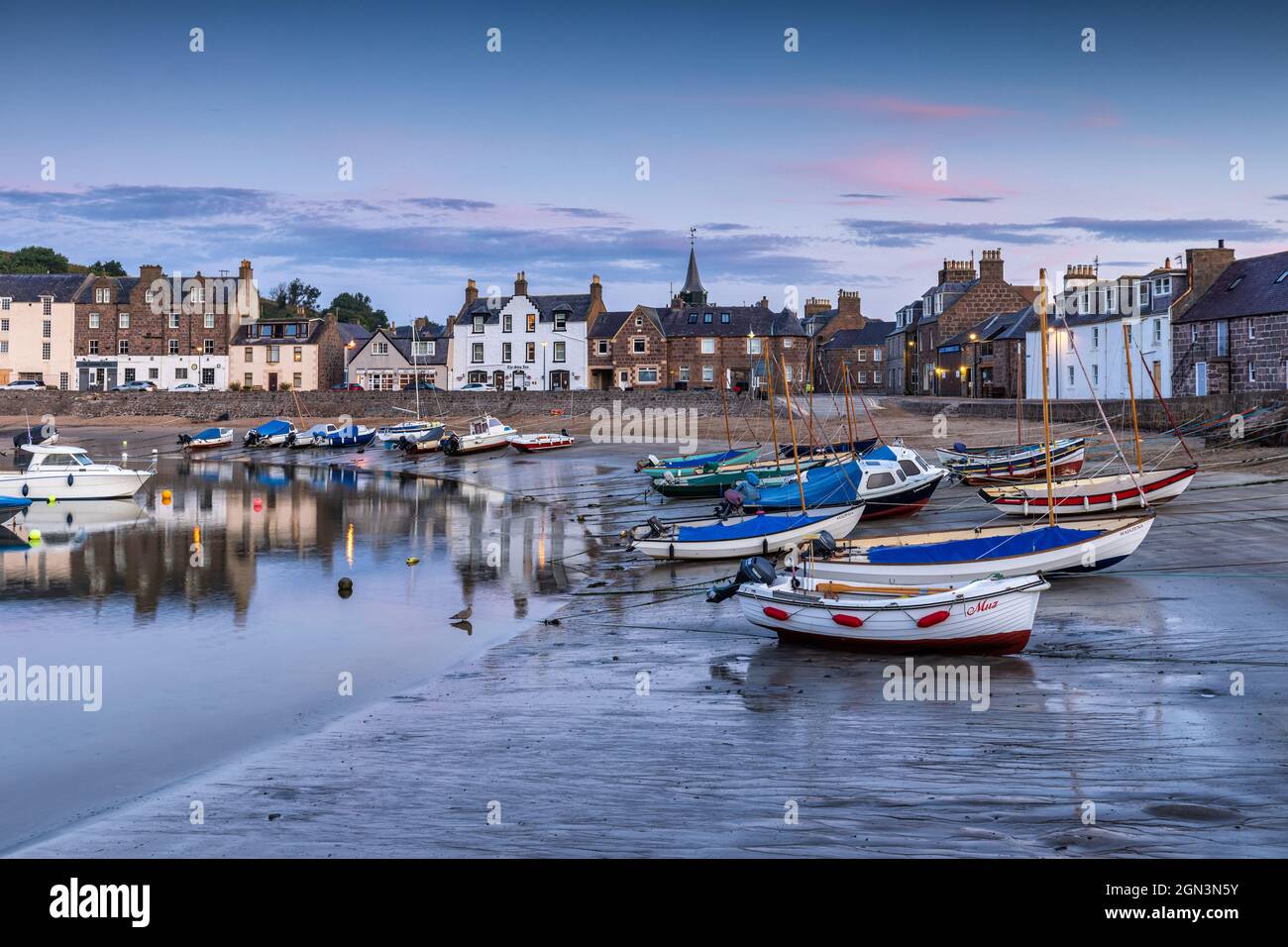 Al mattino presto a Stonehaven, una pittoresca cittadina portuale nell'Aberdeenshire situata a sud di Aberdeen, sulla costa nord-orientale della Scozia. Foto Stock