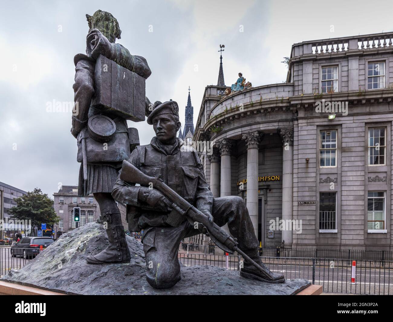 Monumento ai Gordon Highlanders dello scultore Mark Richards nel centro di Aberdeen. Foto Stock