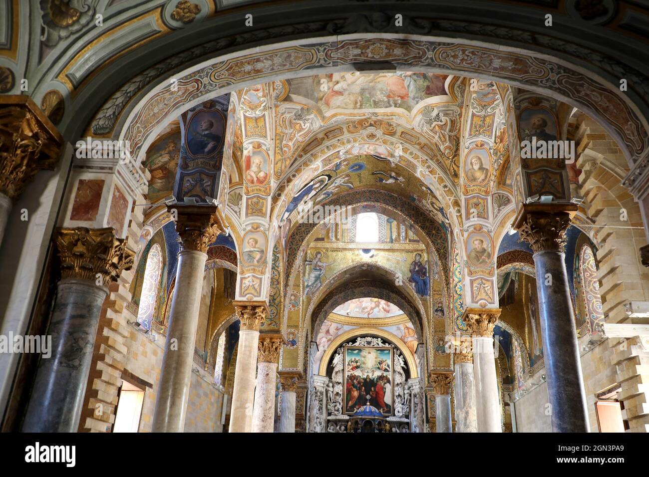 PALERMO, ITALIA - 5 LUGLIO 2020: Chiesa interna di Santa Maria dell'Ammiraglio, Palermo, Italia Foto Stock