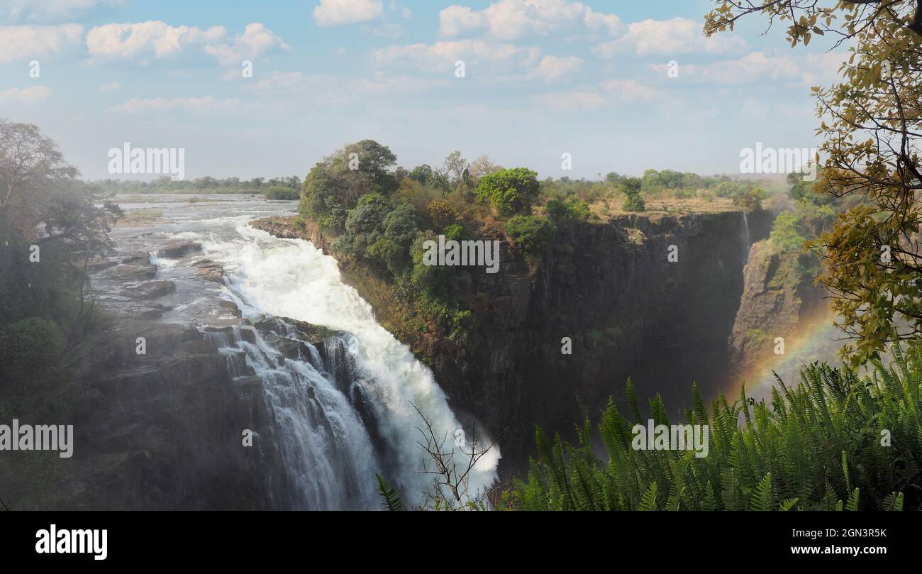Cascate Victoria sul fiume Zambesi tra Zimbabwe e Zambia Foto Stock