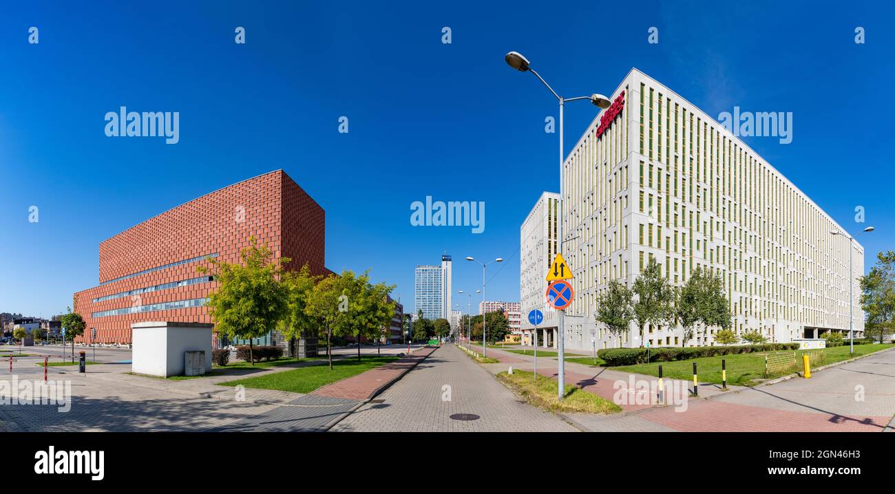 Un'immagine panoramica scattata su un centro commerciale con molti uffici, a Katowice. Foto Stock